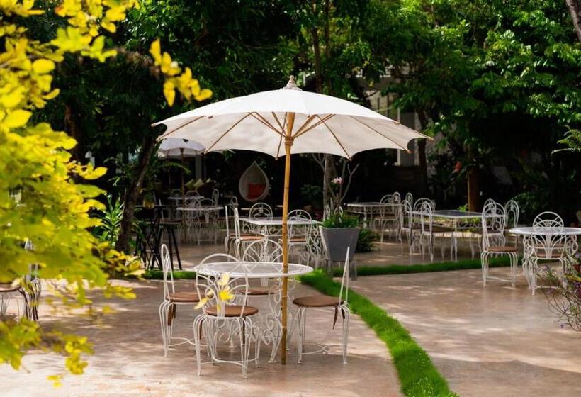 Hotel ชญาดา การ์เด้นเฮาส์ & รีสอร์ท