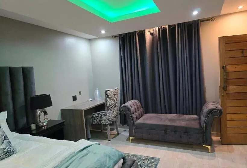 Hotelli Nyamankulu Guest Lodge