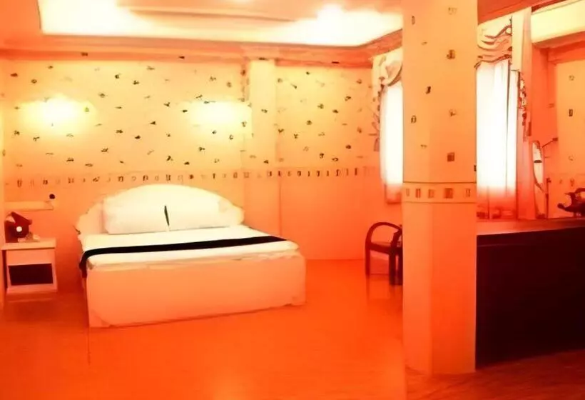 Hotelli Phuthong Place