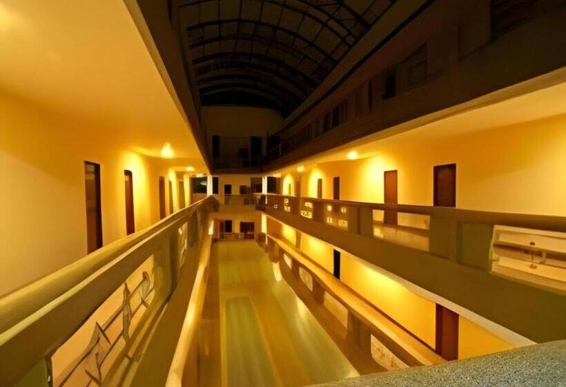 호텔 Phuthong Place