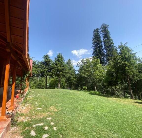 هتل Retreat House