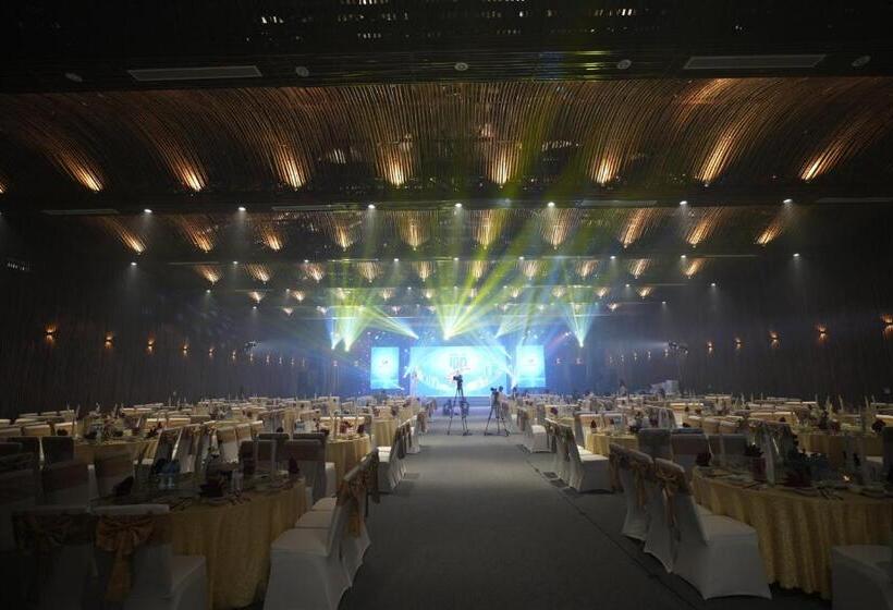 هتل Wyndham Grand Vedana Villa