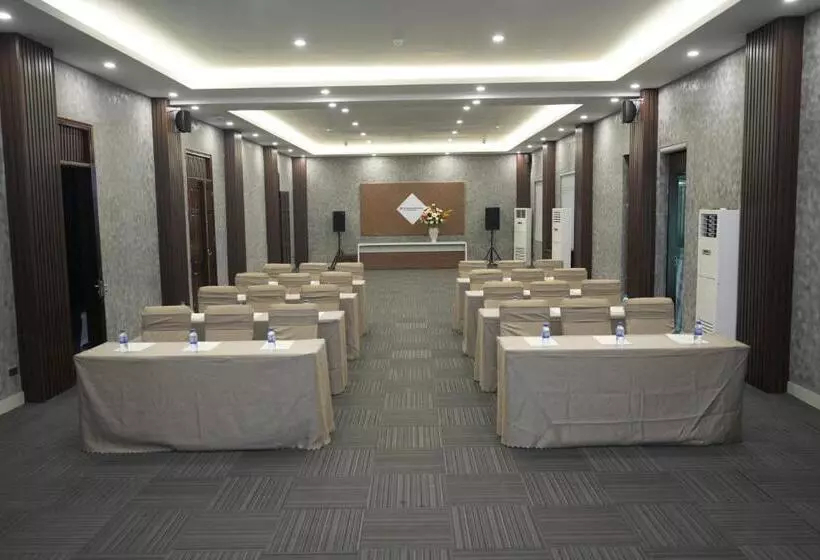 هتل Wyndham Grand Vedana Villa