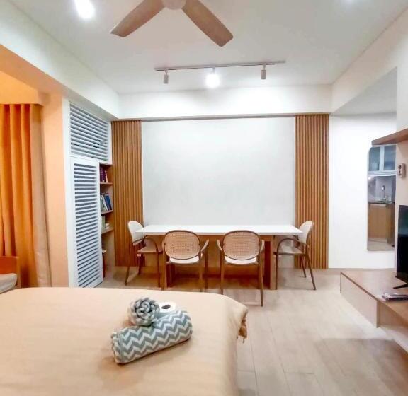 Palm Tree Infront Naia 3