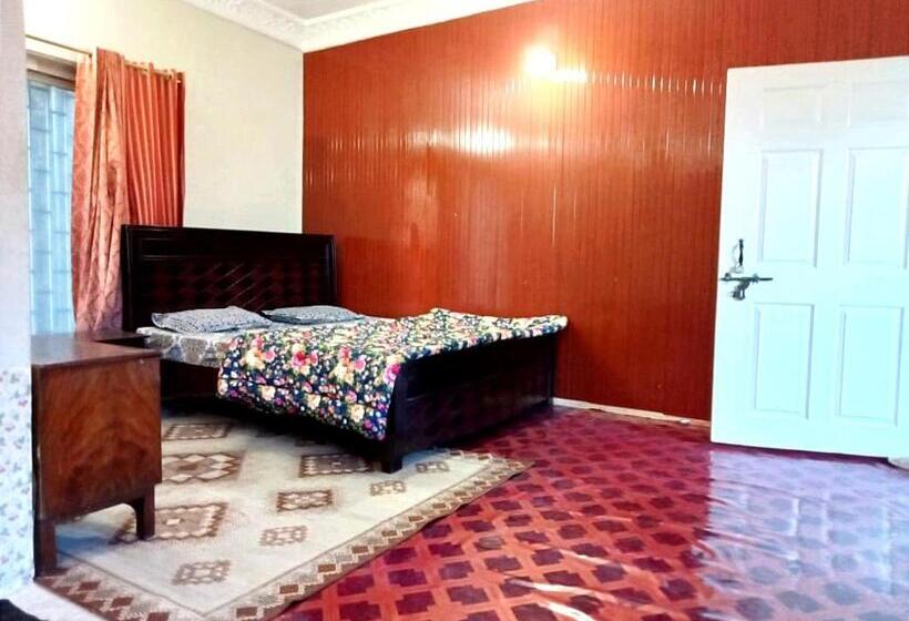 پانسیون Gold N Silver Inn Nathia Gali