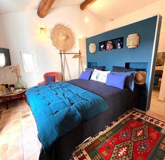 بنسيون Le Mas D Emilienne