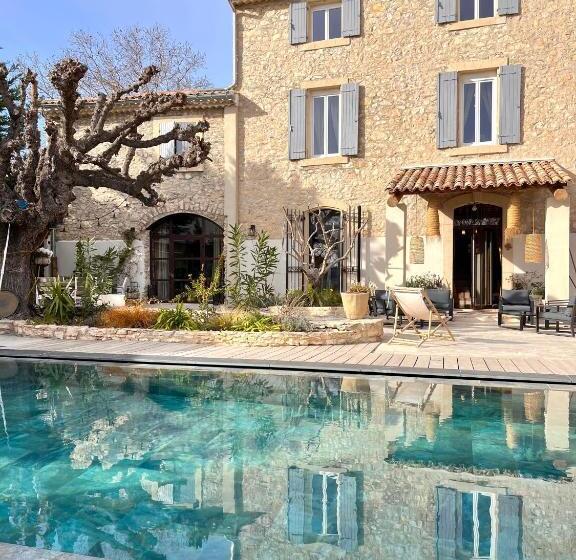 بنسيون Le Mas D Emilienne