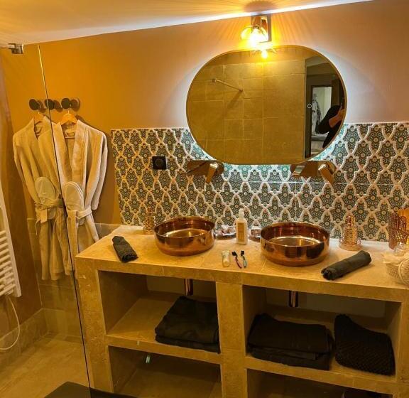 بنسيون Le Mas D Emilienne