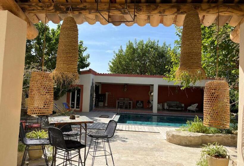 بنسيون Le Mas D Emilienne