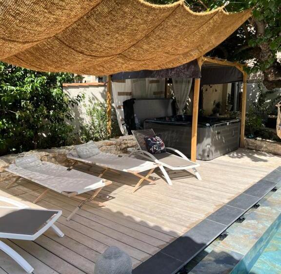 بنسيون Le Mas D Emilienne