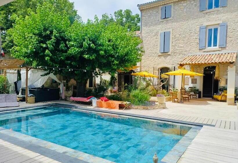 بنسيون Le Mas D Emilienne