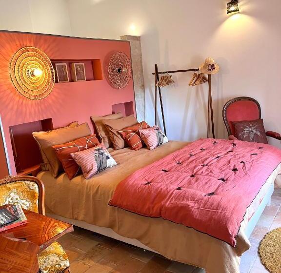 بنسيون Le Mas D Emilienne