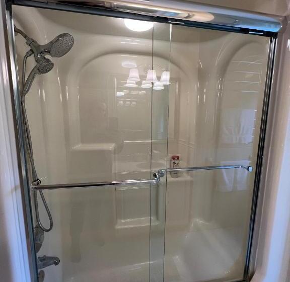 Пансион Private Studio King Bed In A Residential Home