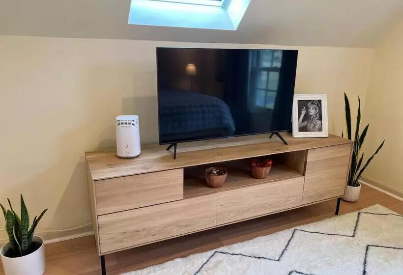 ペンション Private Studio King Bed In A Residential Home