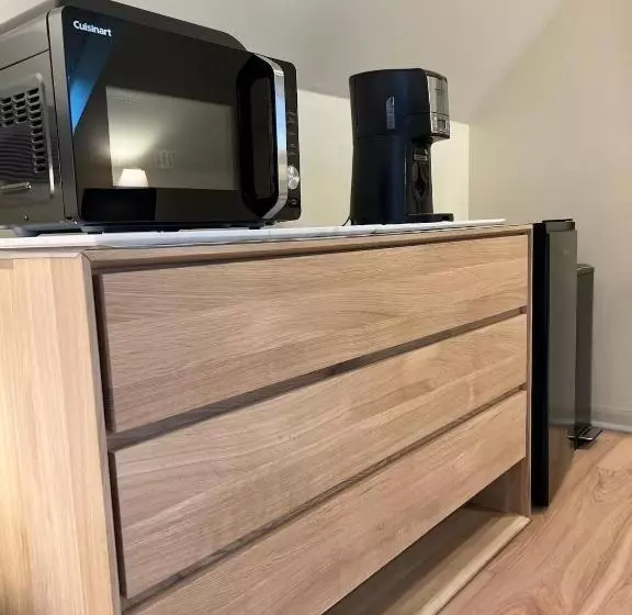 ペンション Private Studio King Bed In A Residential Home