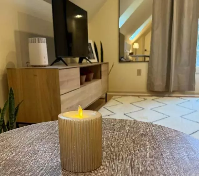 ペンション Private Studio King Bed In A Residential Home