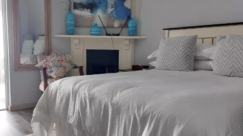 ペンション Pumlani Nathi Guesthouse
