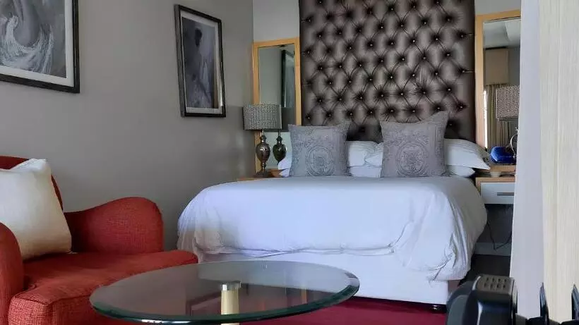 ペンション Pumlani Nathi Guesthouse