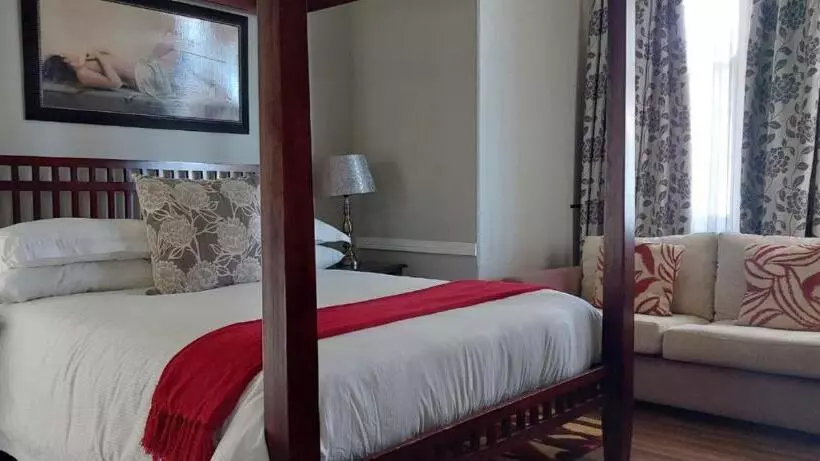 ペンション Pumlani Nathi Guesthouse
