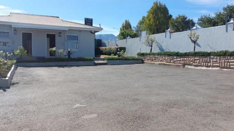 פנסיון Pumlani Nathi Guesthouse