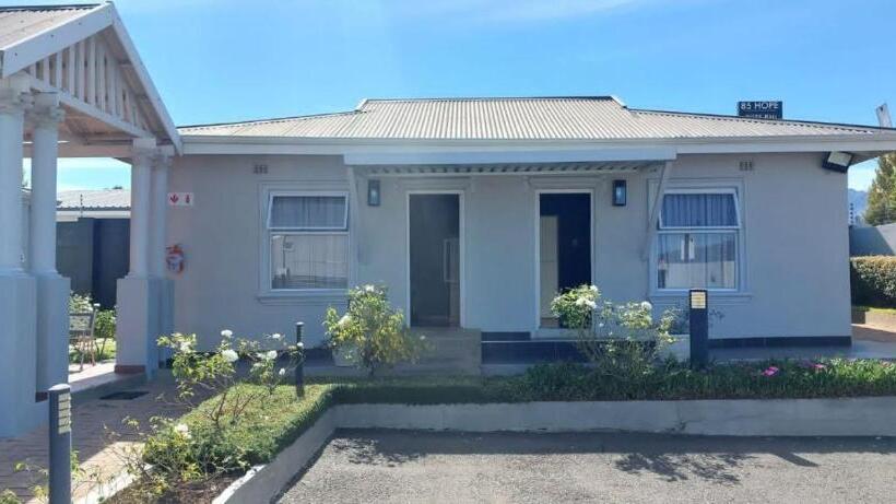 פנסיון Pumlani Nathi Guesthouse