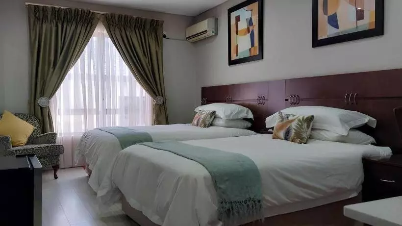 ペンション Pumlani Nathi Guesthouse
