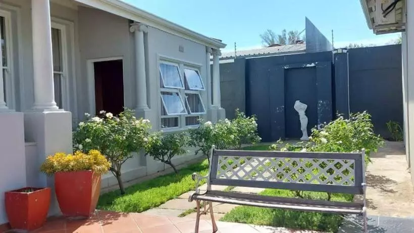 ペンション Pumlani Nathi Guesthouse