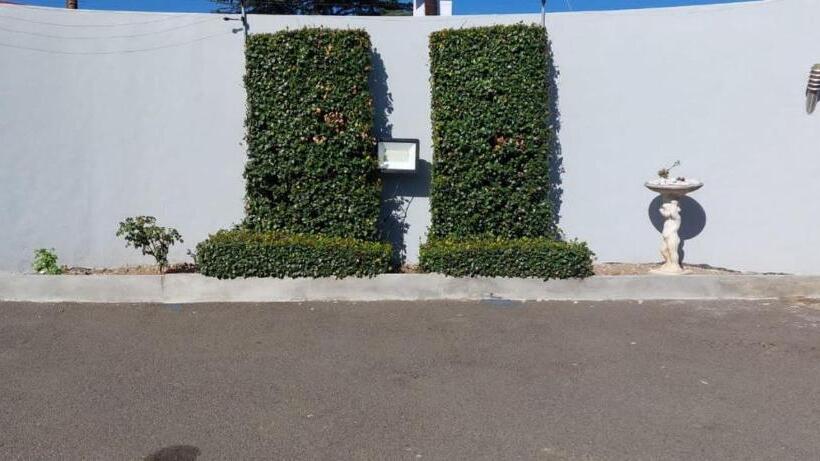 פנסיון Pumlani Nathi Guesthouse