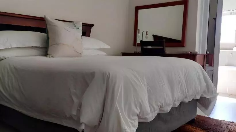 ペンション Pumlani Nathi Guesthouse