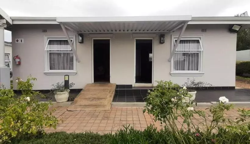 ペンション Pumlani Nathi Guesthouse