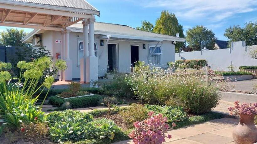 פנסיון Pumlani Nathi Guesthouse