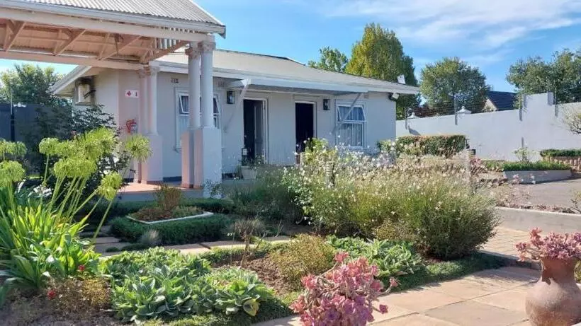 ペンション Pumlani Nathi Guesthouse