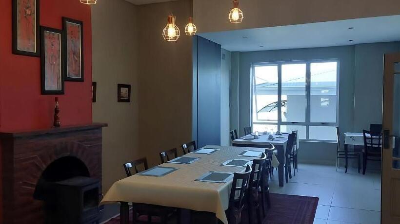 פנסיון Pumlani Nathi Guesthouse