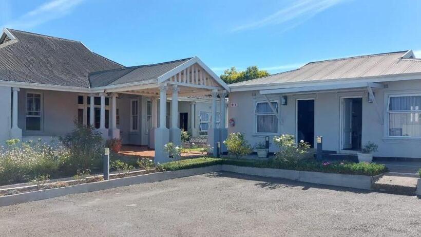 פנסיון Pumlani Nathi Guesthouse