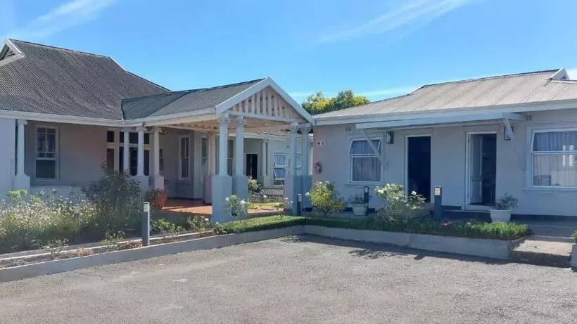 ペンション Pumlani Nathi Guesthouse
