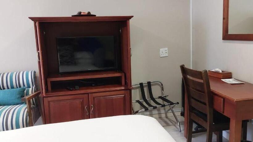 פנסיון Pumlani Nathi Guesthouse