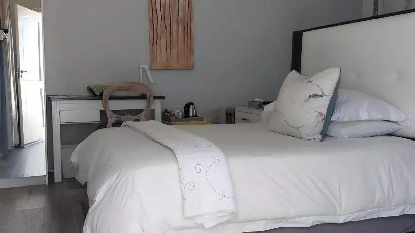 ペンション Pumlani Nathi Guesthouse