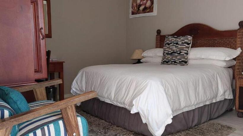 פנסיון Pumlani Nathi Guesthouse