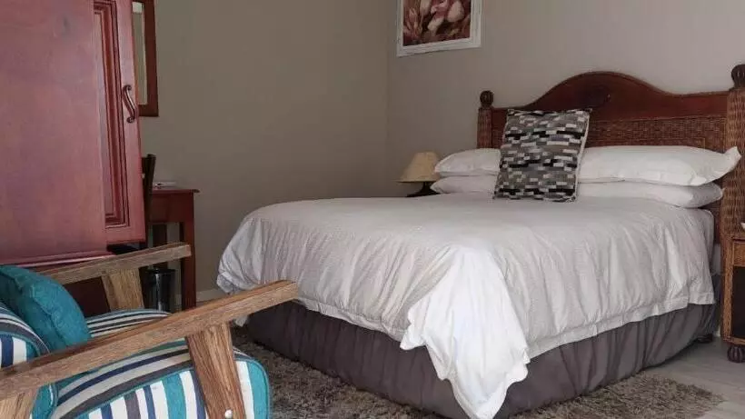 ペンション Pumlani Nathi Guesthouse