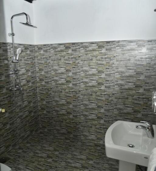 بنسيون Shiny Cot Triple Room With Lake View