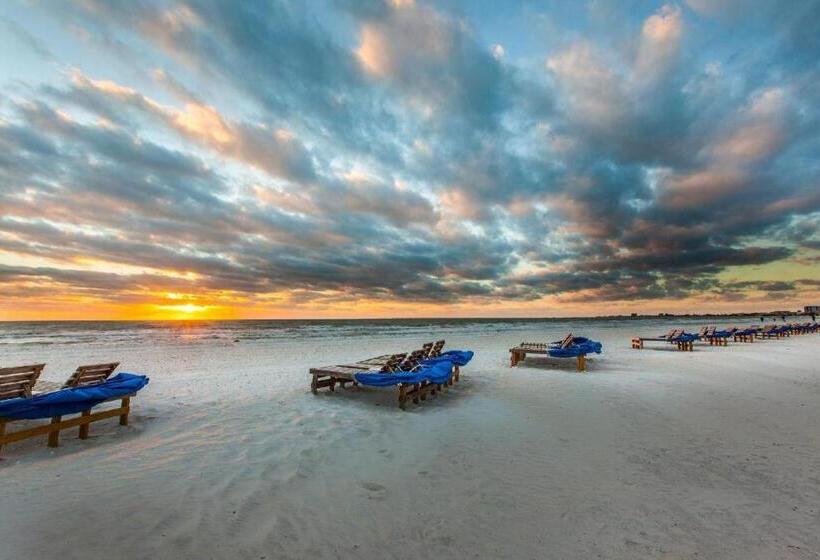 Pointe Estero Resort