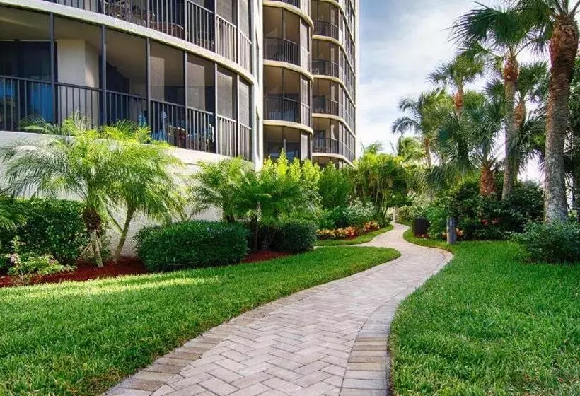 Pointe Estero Resort