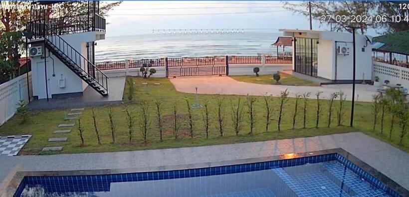 บ้านริมหาดพูลวิลล่าบางเบิด