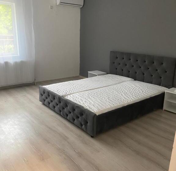 هاستل Crosi Home