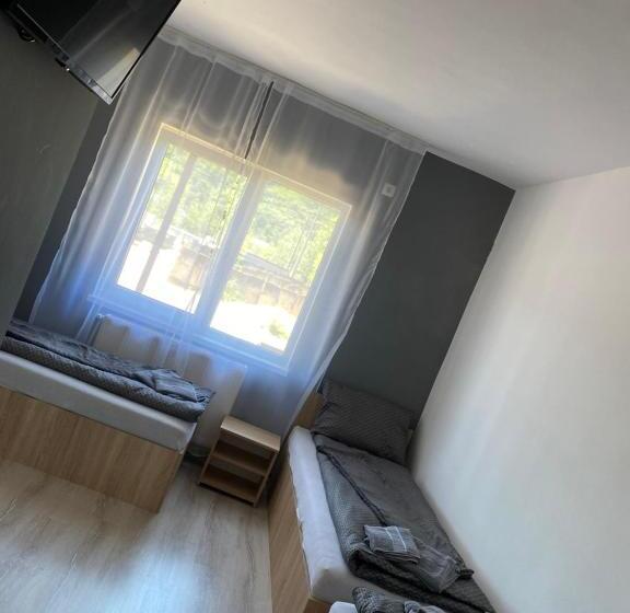 هاستل Crosi Home