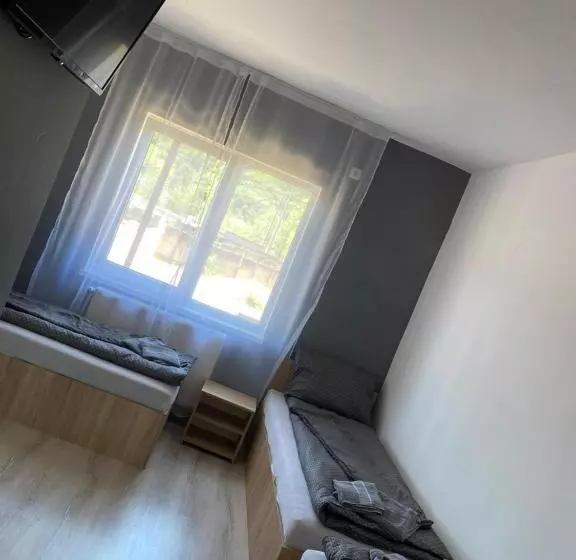 Retkeilymaja Crosi Home