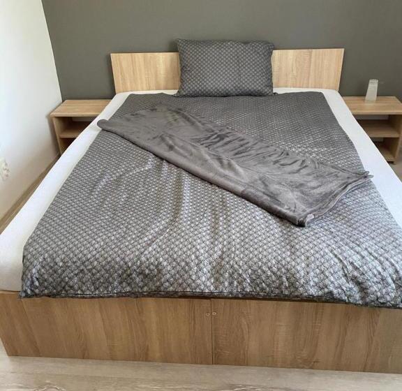 هاستل Crosi Home