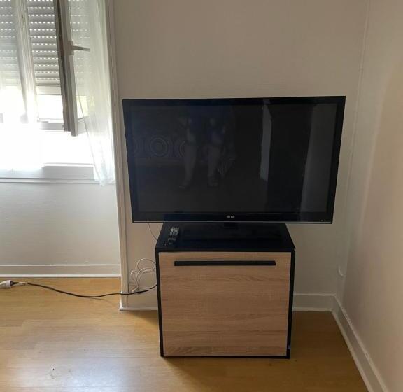 Bed and Breakfast Domdom72