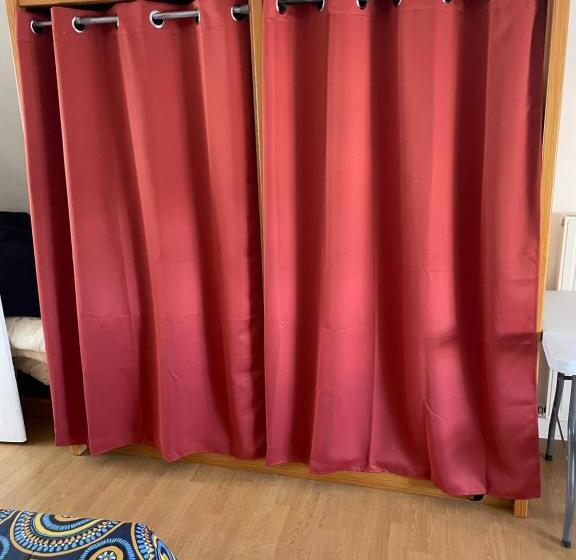 Bed and Breakfast Domdom72