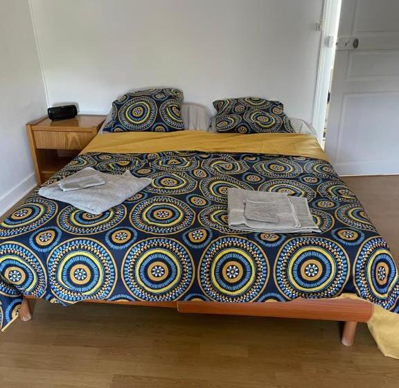 Bed and Breakfast Domdom72